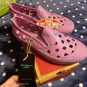 New in box’s Vans Trek slip on